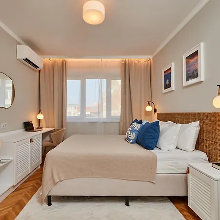 Modern 2 Bed Flat Town Centre * 帕莫瑞