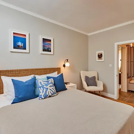 Modern 2 Bed Flat Town Centre * 帕莫瑞