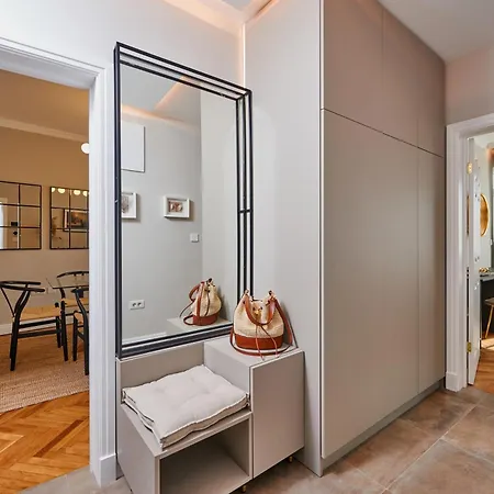 Modern 2 Bed Flat Town Centre 公寓